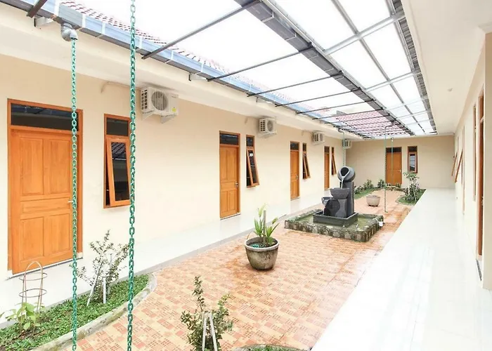RedDoorz near Balekambang City Park Surakarta 