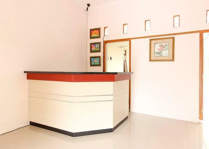RedDoorz near Balekambang City Park Surakarta 